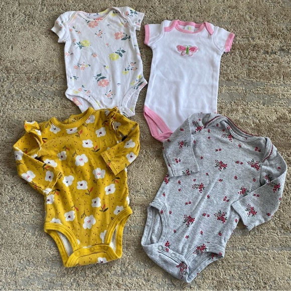 Carter’s 3 Month Baby Girl Bundle of Onesies Floral Cotton Snap Closure - Picture 1 of 7